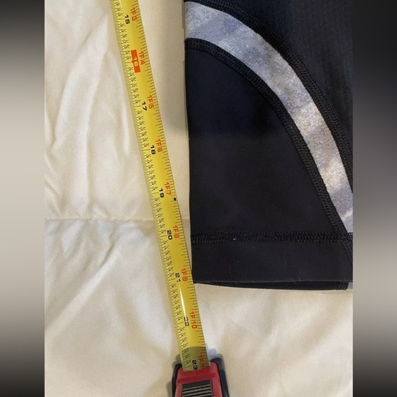 Women’s Lululemon Capri Running Leggings - Size 8 - Picture 7 of 7